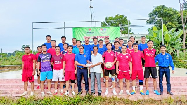 Chi  đoàn Cơ quan HĐND - UBND huyện Hương Sơn giao hữu bóng đá với Công đoàn UBND - Đoàn thanh niên xã Sơn Lễ