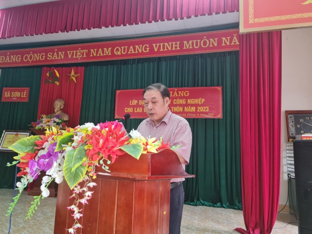 Khai giảng lớp dạy nghề may Công nghiệp cho lao động nông thôn